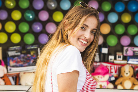 side-view-young-woman-stand side-view-young-woman-stand